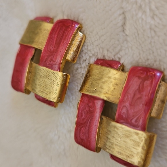 Vintage MCM Gold and Pink Woven Square Mod Cubism Earrings - Picture 3 of 4